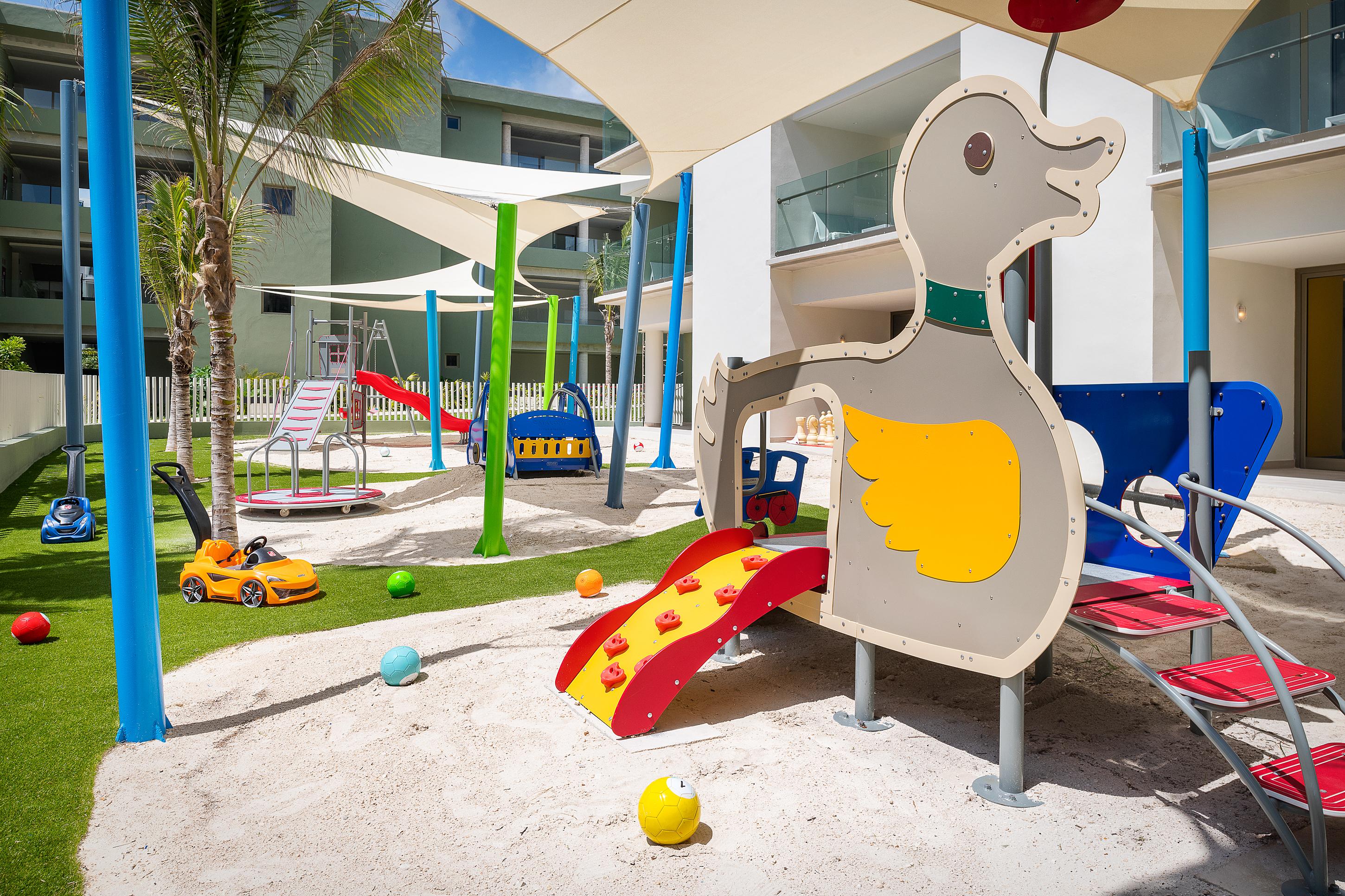 Catalonia Grand Costa Mujeres All Suites & Spa Κανκούν Εξωτερικό φωτογραφία Playground at the school