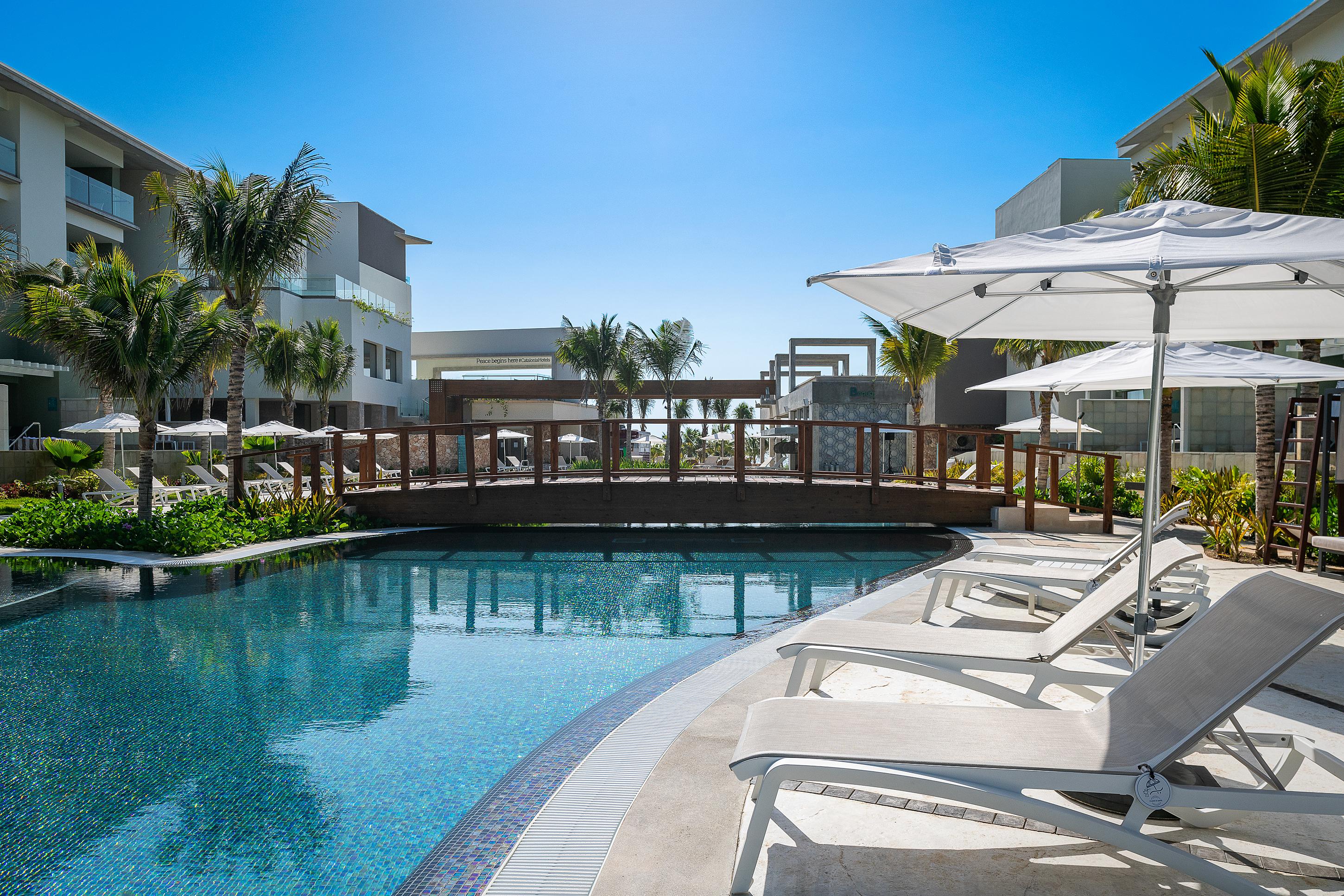 Catalonia Grand Costa Mujeres All Suites & Spa Κανκούν Εξωτερικό φωτογραφία The Fives Beach Hotel & Residences