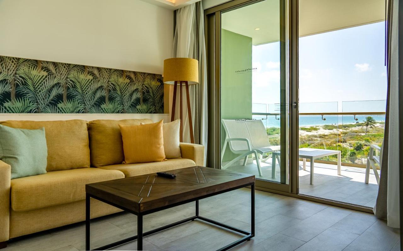 Catalonia Grand Costa Mujeres All Suites & Spa Κανκούν Εξωτερικό φωτογραφία A living room at the hotel